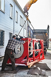 Погрузка гидравлических стыковых сварочных аппаратов для пнд труб Gas Fusion Red-1000 Погрузка гидравлических стыковых сварочных аппаратов для пнд труб Gas Fusion Red-1000