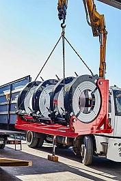 Погрузка гидравлического стыкового сварочного аппарата для полиэтиленовых труб Gas Fusion Red-1200 Погрузка гидравлического стыкового сварочного аппарата для полиэтиленовых труб Gas Fusion Red-1200